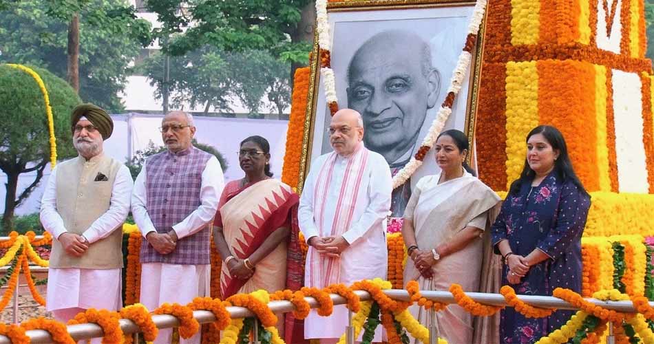 राष्ट्रपति द्रौपदी मुर्मु ने पटेल चौक पर सरदार पटेल को दी श्रद्धांजलि, दिग्गज नेताओं ने भी अर्पित की पुष्पांजलि